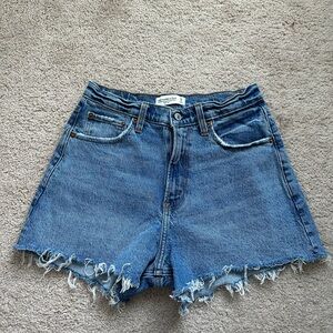 Abercrombie & Fitch The 90s Relaxed Cutoff Short